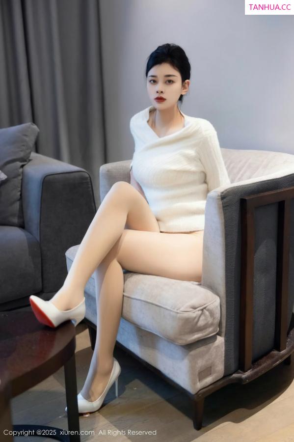  [XiuRen]高清写真图 2025.11.14 No.10986 徐清妍 肉色丝袜第16张图片